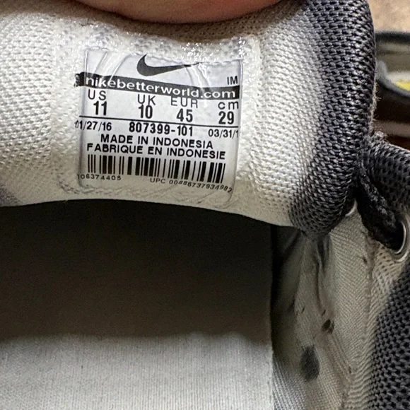 Nike SB Black Canvas Low-Top Sneakers - Picture 2 of 7